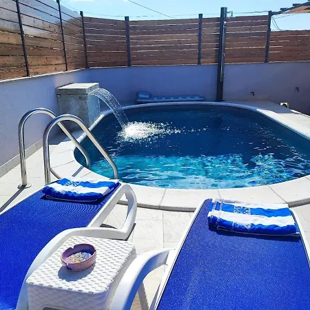 Pop Sleeps 3 With Pool 빌라