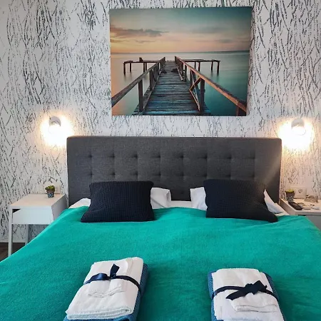 Villa Pop Sleeps 3 With Pool *