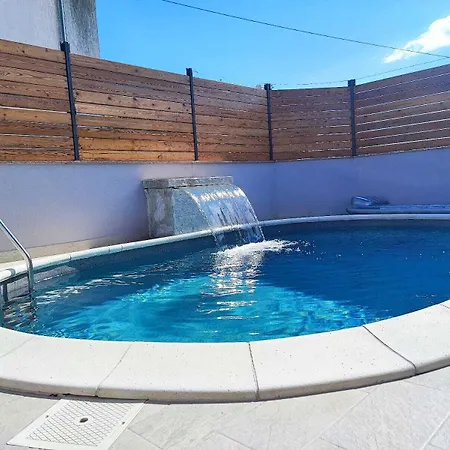 Pop Sleeps 3 With Pool 빌라