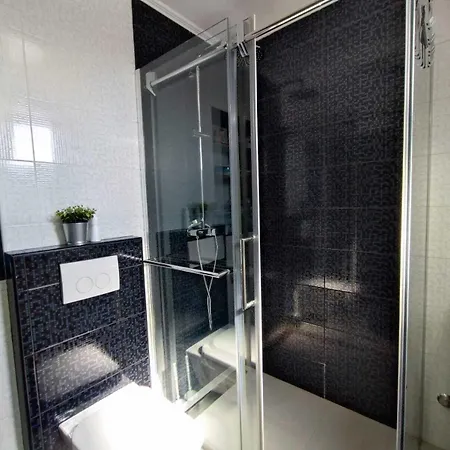 Villa Pop Sleeps 3 With Pool Zadar