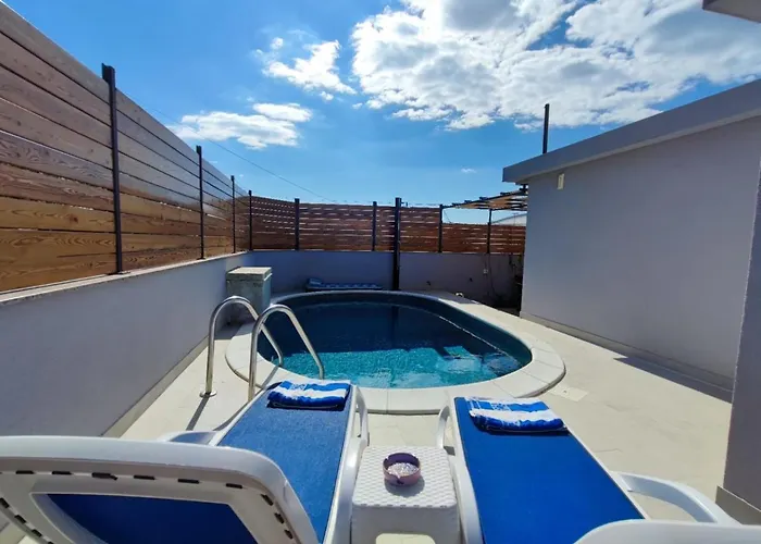 וילה Pop Sleeps 3 With Pool