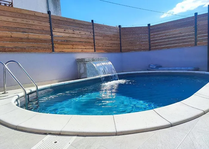 Pop Sleeps 3 With Pool וילה