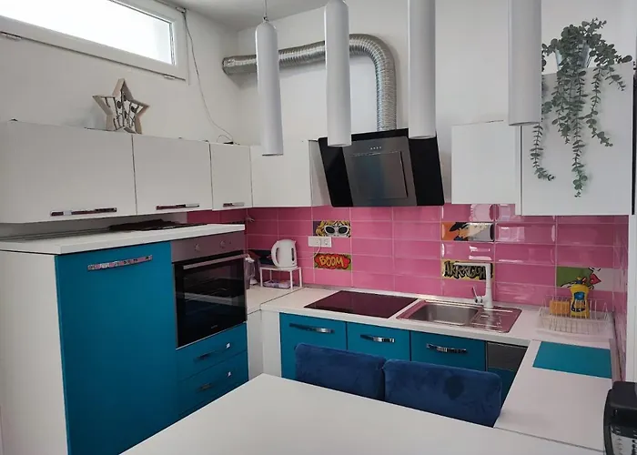 Villa Pop Sleeps 3 With Pool *