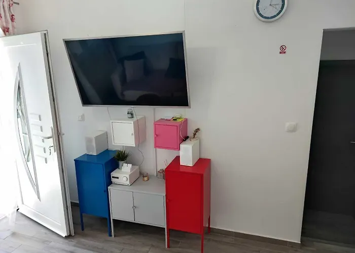 Pop Sleeps 3 With Pool * Zadar