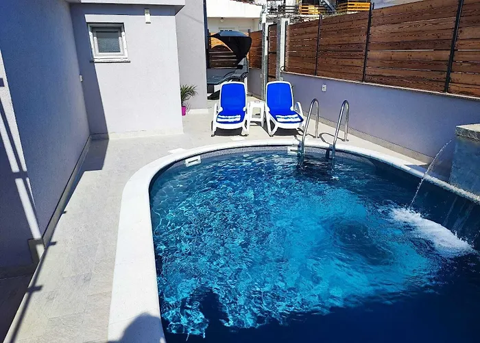 Pop Sleeps 3 With Pool *