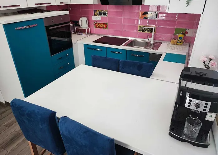 Villa Pop Sleeps 3 With Pool *