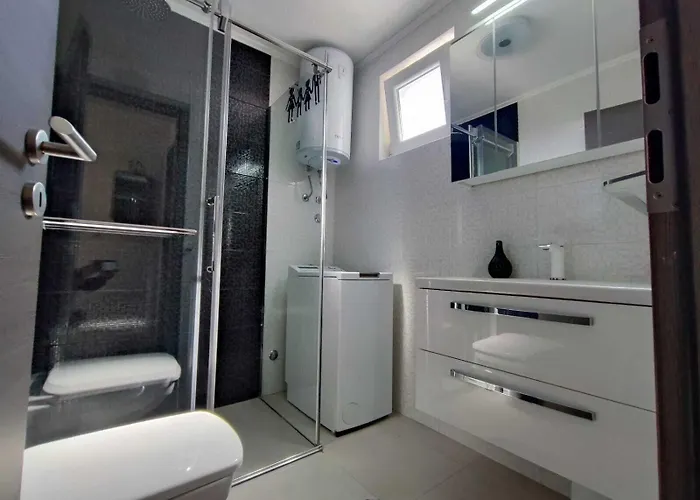 Pop Sleeps 3 With Pool Villa