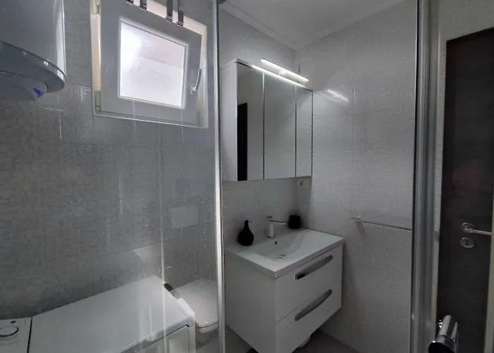 Villa Pop Sleeps 3 With Pool