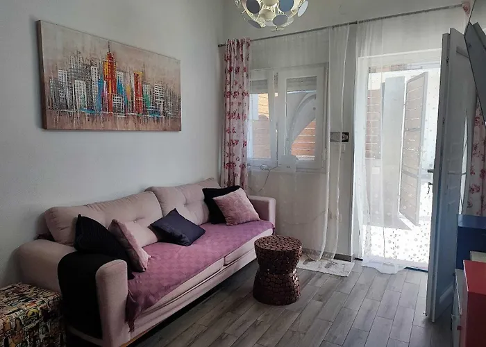 Villa Pop Sleeps 3 With Pool