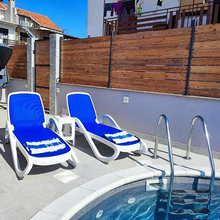 Villa Pop Sleeps 3 With Pool Zadar