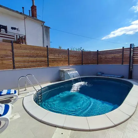 Villa Pop In For 3 Person *