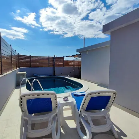 1 Bedroom Sleeps 3 - Outdoor Pool Villa *