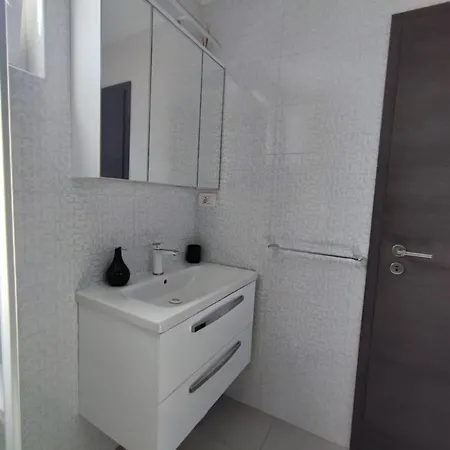 1 Bedroom Apartment Sleeps 3 - Outdoor Pool