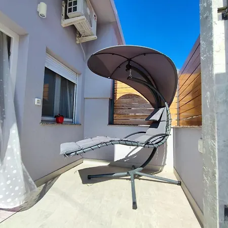 1 Bedroom Sleeps 3 - Outdoor Pool Villa *