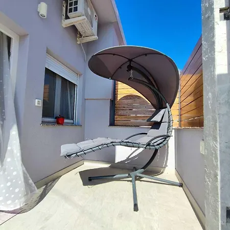 1 Bedroom Apartment Sleeps 3 - Outdoor Pool * Zadar