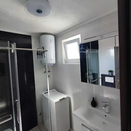 1 Bedroom Apartment Sleeps 3 - Outdoor Pool