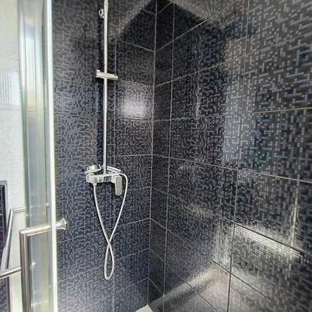 1 Bedroom Apartment Sleeps 3 - Outdoor Pool *