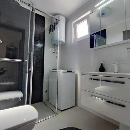 Pop Sleeps 3 With Pool Villa