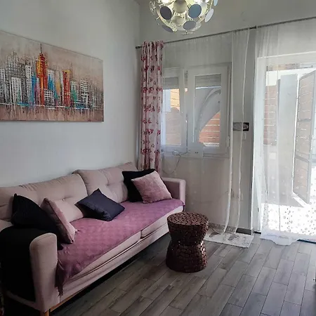 Villa Pop Sleeps 3 With Pool