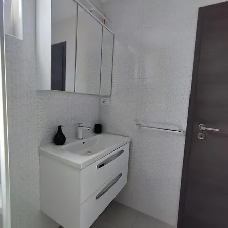 1 Bedroom Sleeps 3 - Outdoor Pool