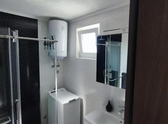 Pop Sleeps 3 With Pool *