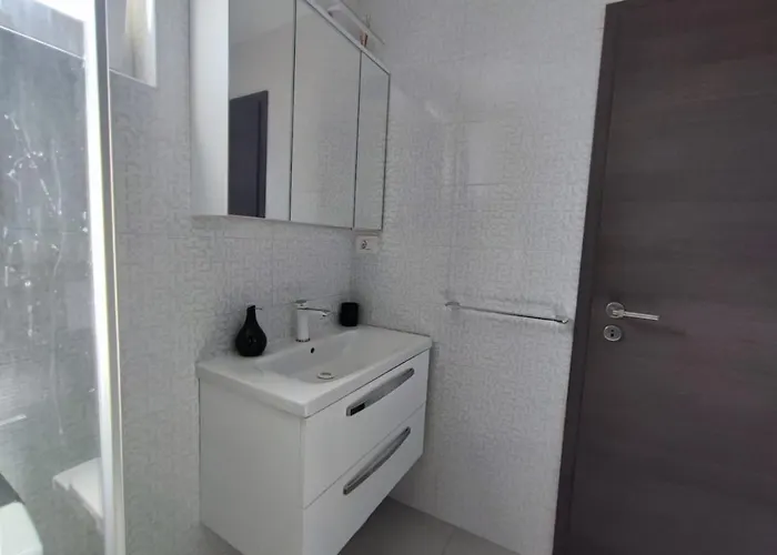 Pop Sleeps 3 With Pool