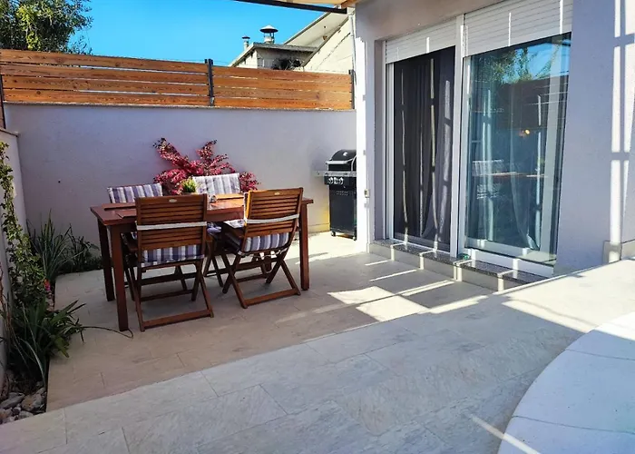 Pop Sleeps 3 With Pool Willa